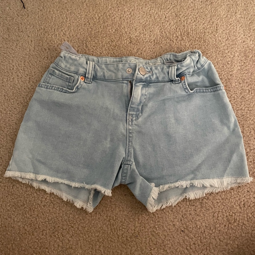Light Wash Raw Hem Jean Shorts